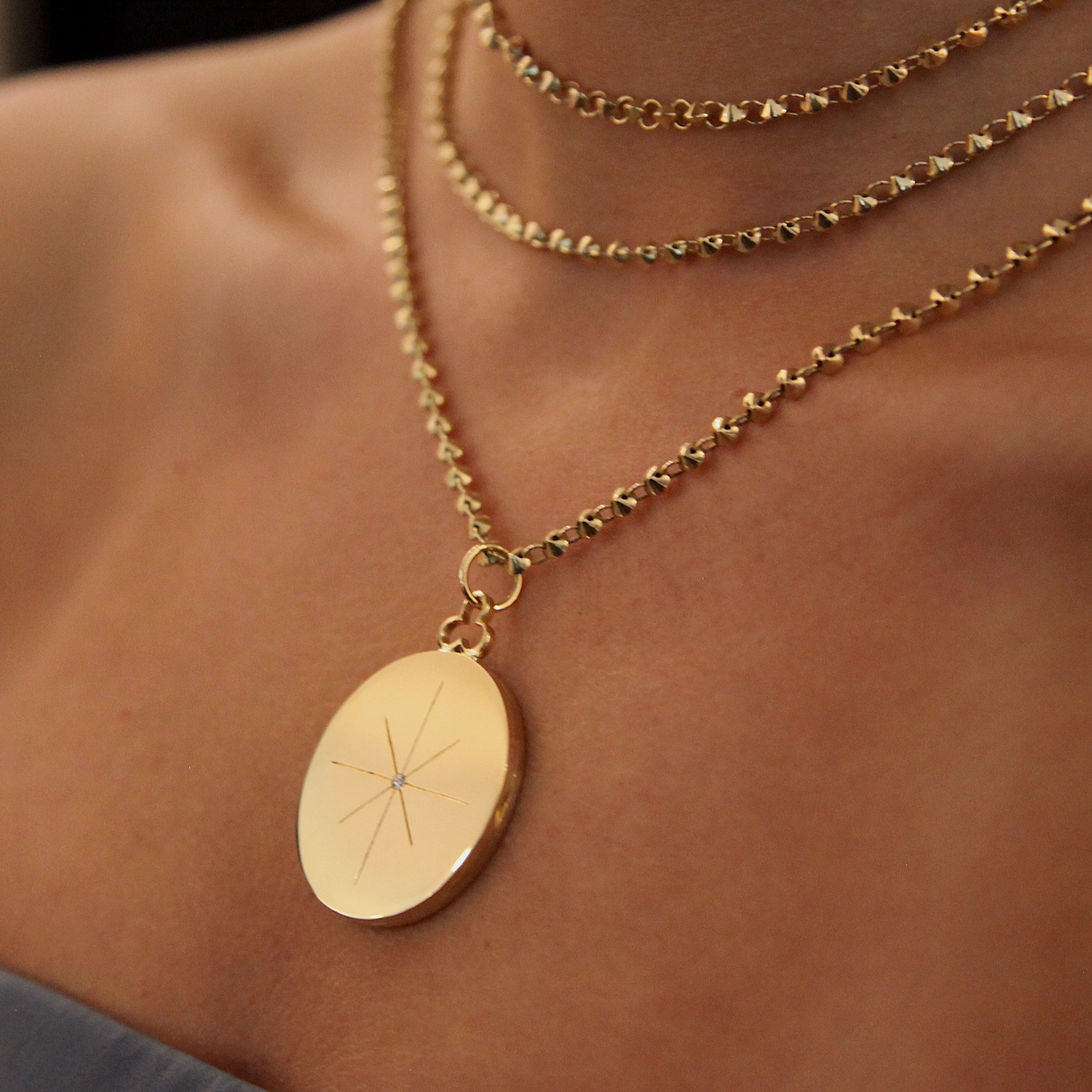18k gold north star locket necklace in 18k gold with diamond