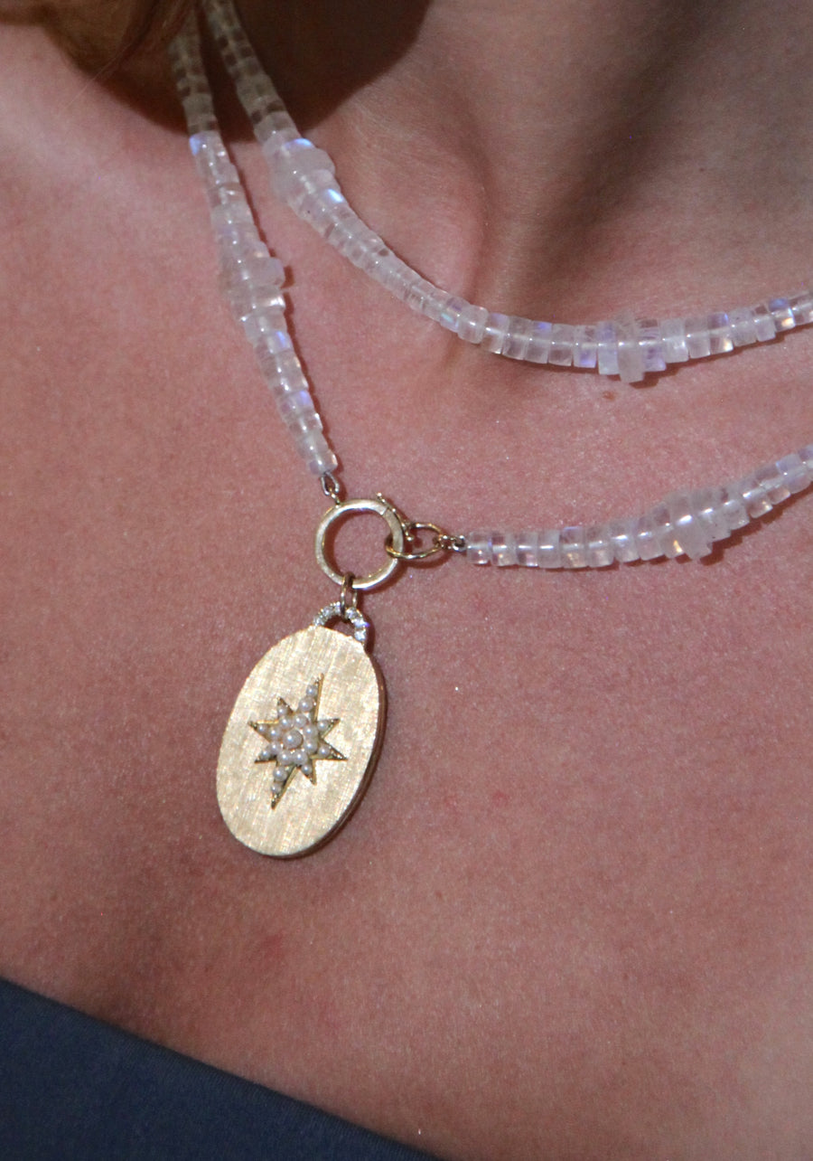 London Oval Locket | Pearl
