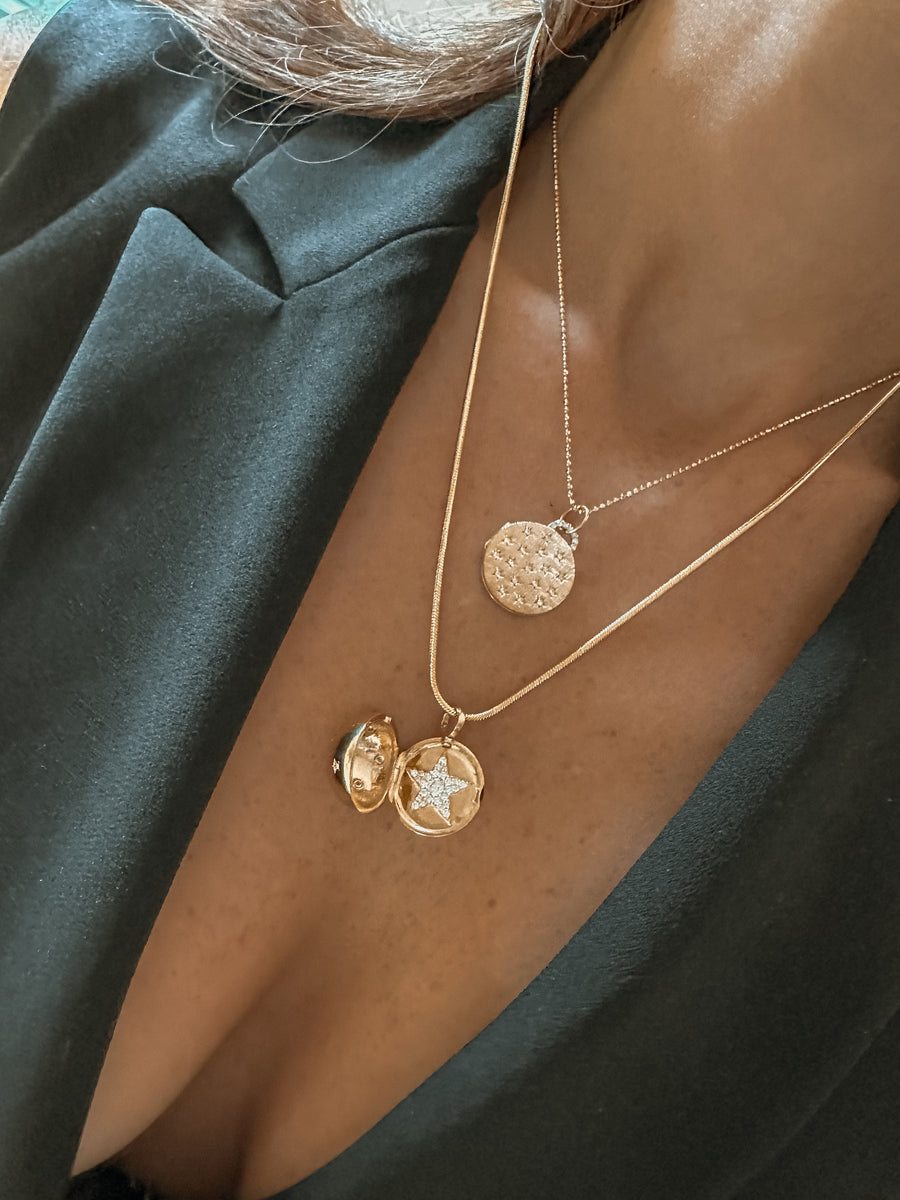  Equal parts stylish, sleek and modern, our Snake Chain is the moment. Crafted from 14k gold, it is the perfect chain to add dress up your pendant game.