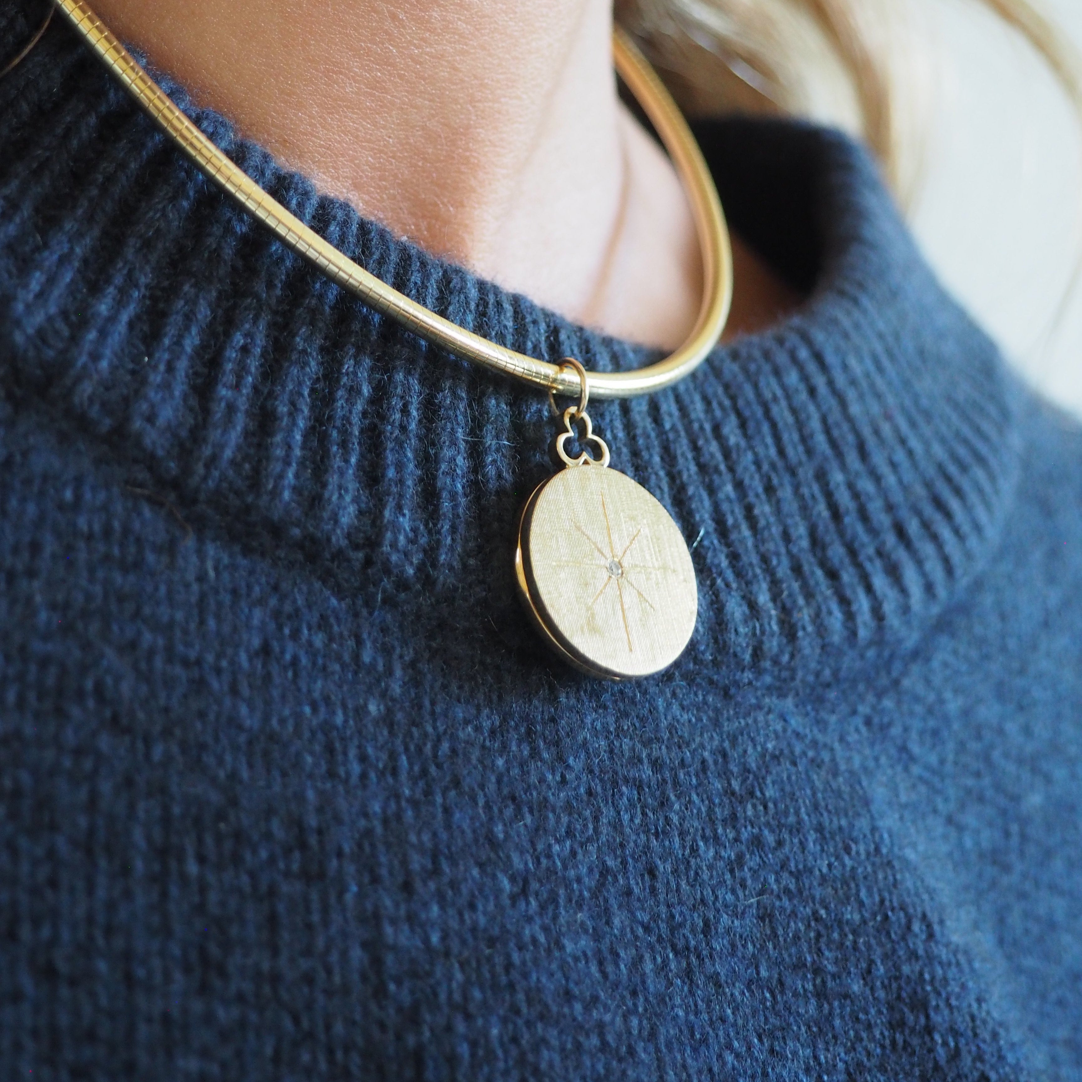 18k north star locket necklace in 18k gold with diamond 