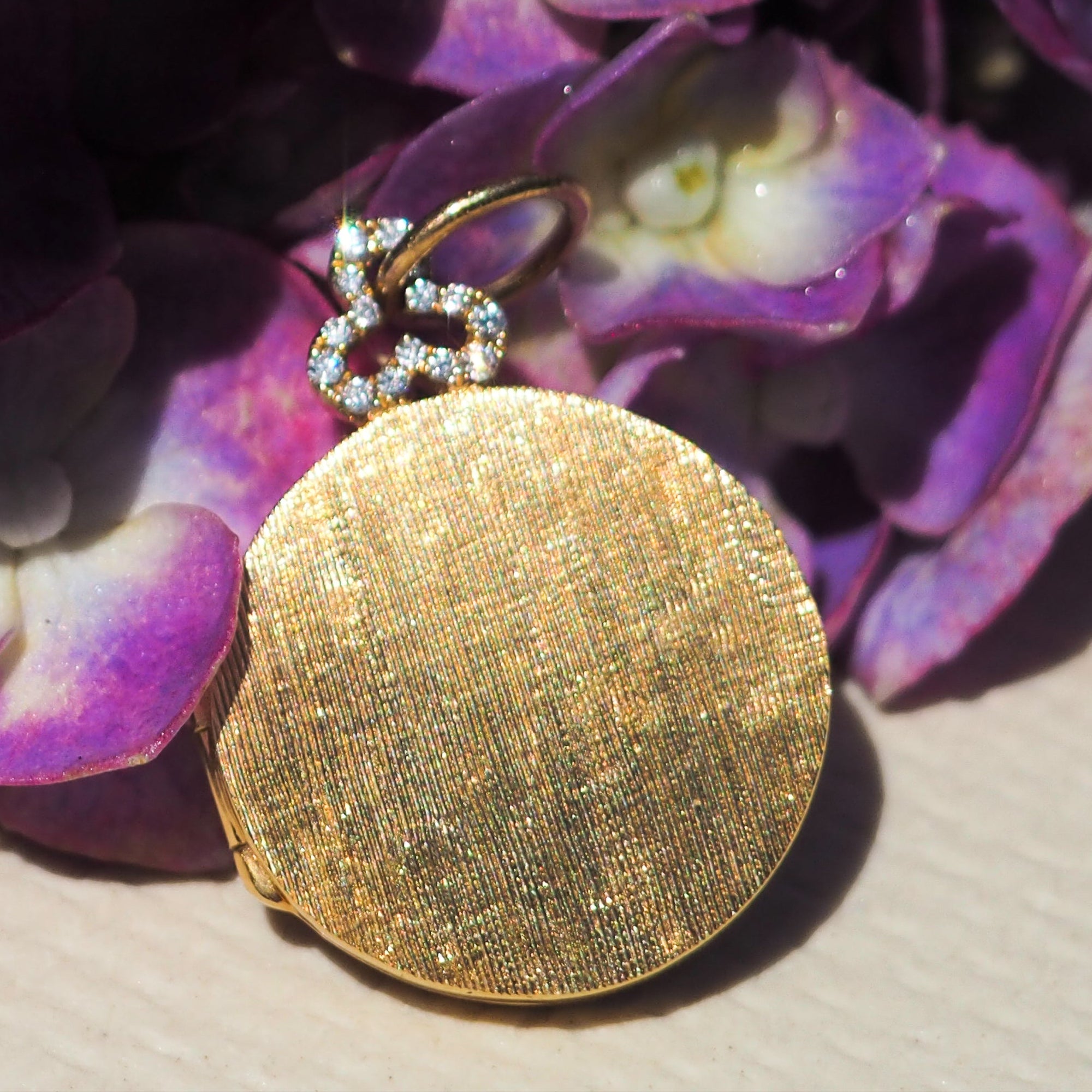 18k gold round classic locket with diamond trefoil