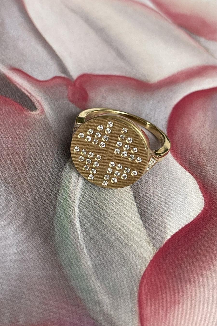 'Dee' Signet Ring in 18K Florentine Gold